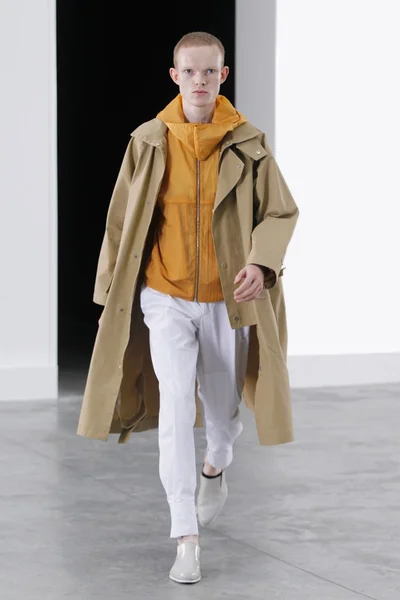 Look 11